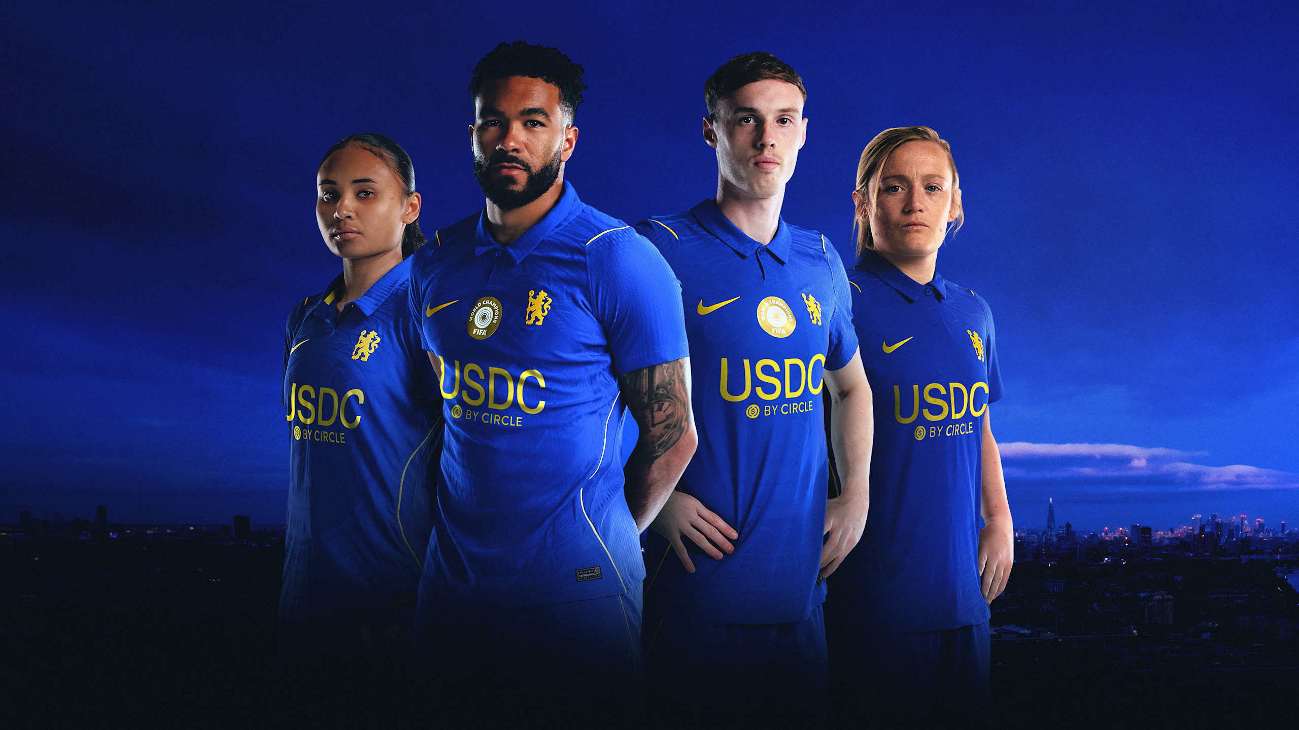 Рис Джеймс и игроки Chelsea в домашних формах 2026/27 с USDC by Circle.