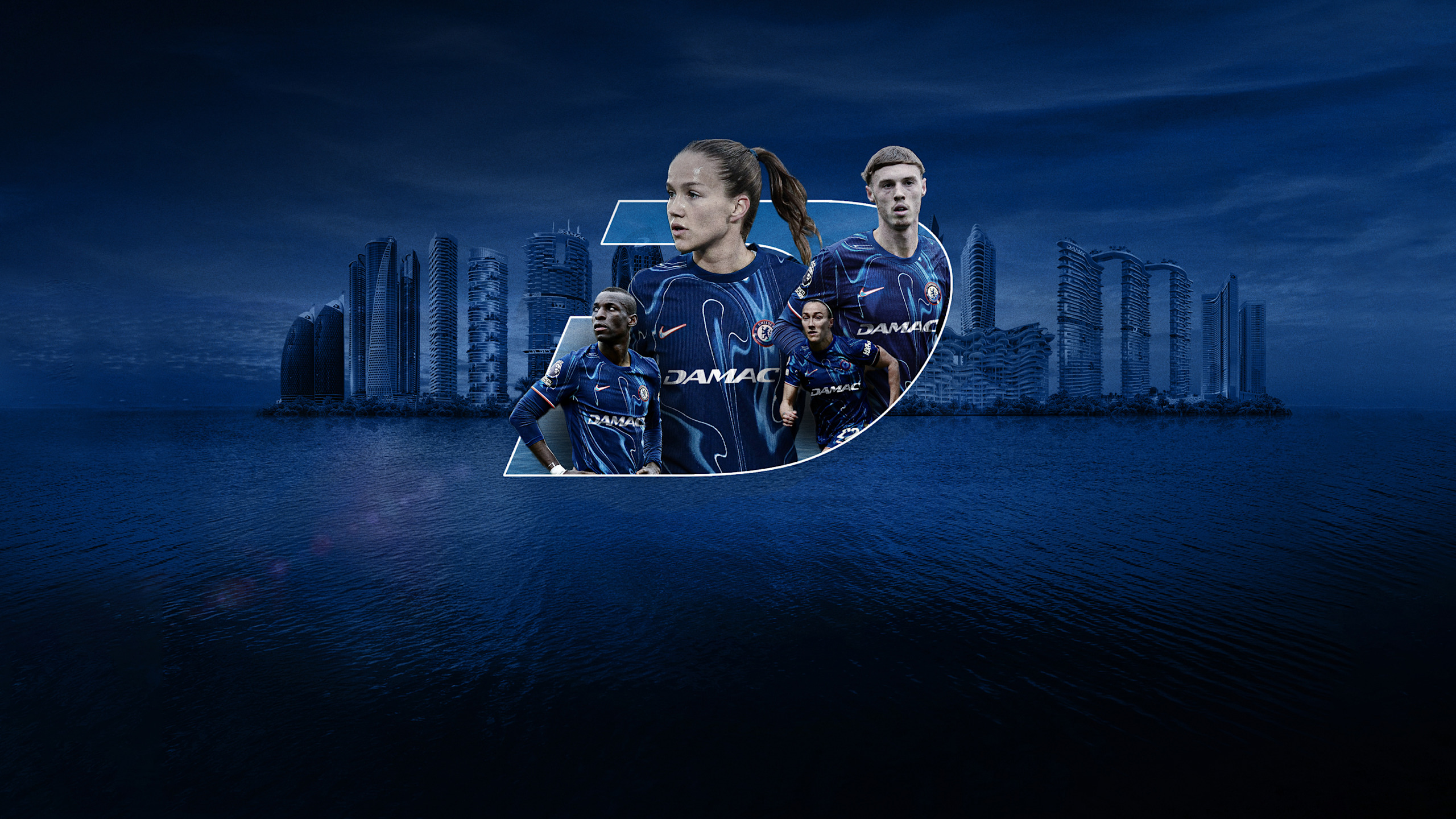 Игроки Chelsea в домашних футболках 2024/25 с надписью DAMAC.